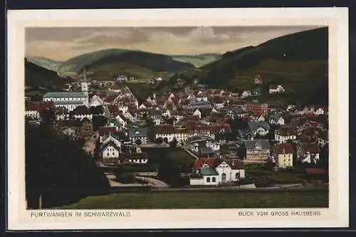 AK Furtwangen /Schwarzwald, Totalansicht vom Gr. Hausberg