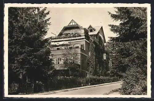 AK Königsfeld /Schwarzwald, Sanatorium Luisenruhe mit Strasse
