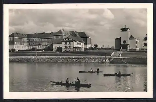 AK Politschka, Blick zum Ort, Ruderboote
