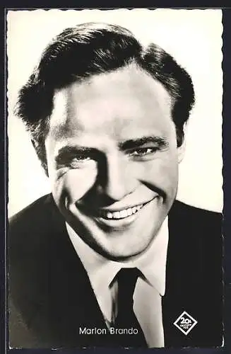 AK Schauspieler Marlon Brando mit freundlichem Lachen