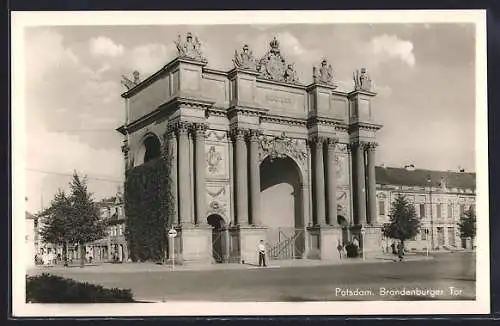 AK Potsdam, am Brandenburger Tor