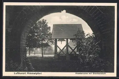 AK Himmelpfort, Klosterruine mit Glockenstuhl, gesehen durch Klosterbogen