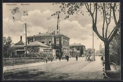 AK Pforzheim, Strassenpartie mit Bahnhof
