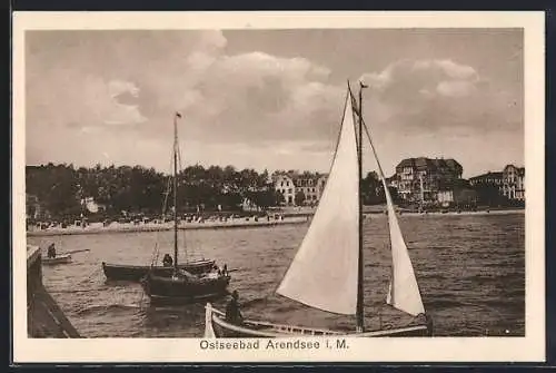 AK Arendsee i. M., Ostseebad, Uferpartie mit Segelboot
