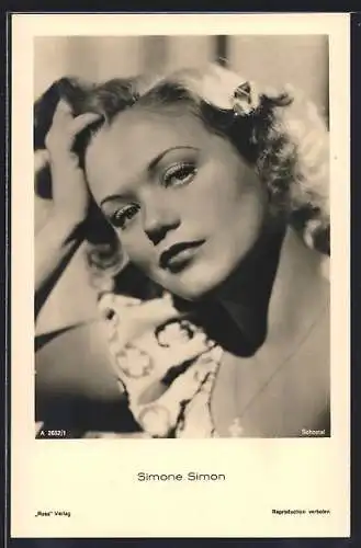 AK Simone Simon, Portrait mit ernstem Gesicht