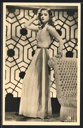 AK Simone Simon im Abendkleid, Portrait