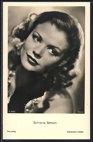 AK Schauspielerin Simone Simon mit schwarzen Handschuhen