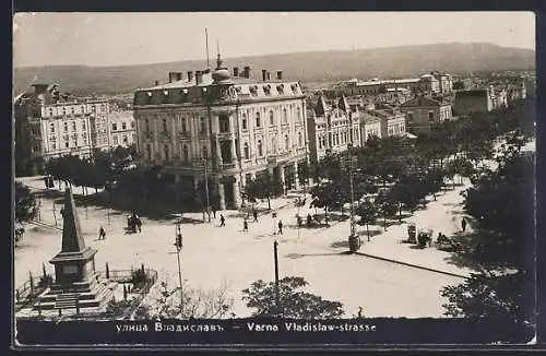 AK Varna, Vladislaw-Strasse mit Denkmal