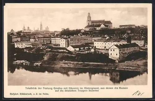 AK Grodno, Totalblick der Festung mit Häusern im Hintergrund, von denen die Russen auf dt. Truppen feuerten