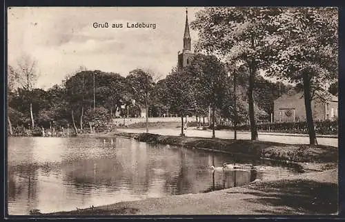 AK Ladeburg / Bernau, Ortspartie am See mit Blick zur Kirche