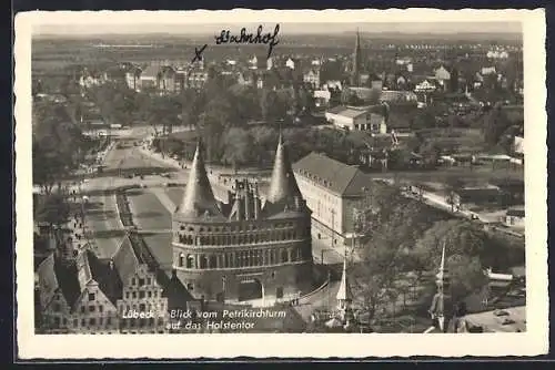 AK Lübeck, Blick vom Petrikirchturm auf das Holstentor
