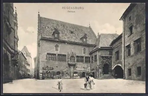 AK Regensburg, Strassenpartie mit Geschäften und Rathaus