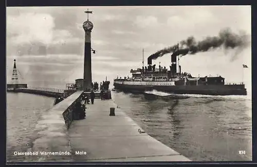 AK Warnemünde / Ostsee, Mole und Dampfer