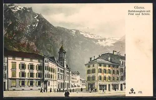 AK Glarus, Rathausplatz mit Post und Schild