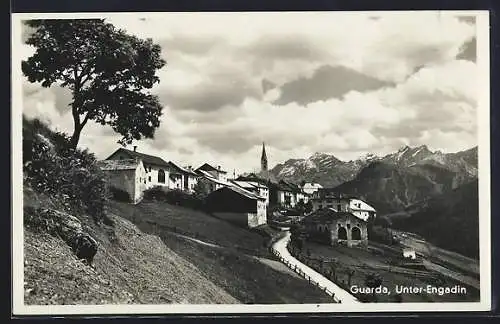 AK Guarda /Unter-Engadin, Teilansicht mit Strassenpartie