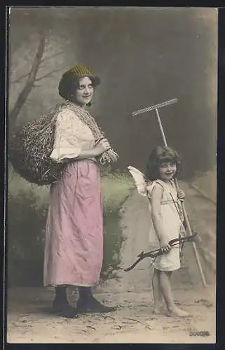 AK Amor und Dame mit Netz auf einem Feldweg