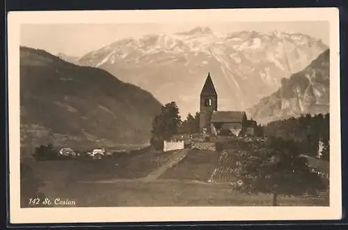 AK Lantsch, St. Cassian, Kirche mit Bergpanorama