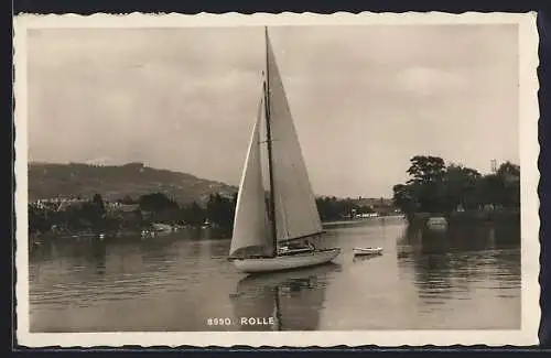 AK Rolle, Segelboot vor dem Ort