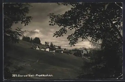 AK Churwalden /Pradaschier, Ortsansicht mit Berglandschaft