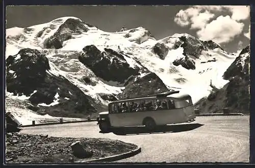 AK Sustenpass, Postauto auf der Sustenstrasse Meiringen-Wassen, Gwächtenhorn und Tierberge