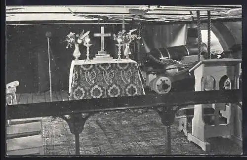 AK HMS Victory, Chapel next to a canon under deck, Kriegsschiff
