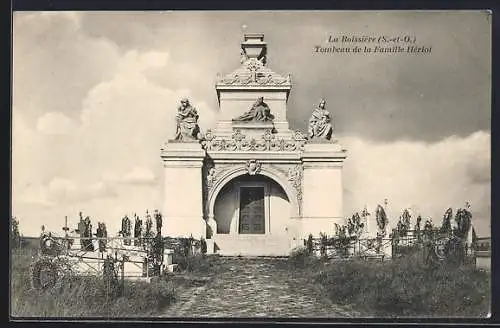 AK La Boissière, Tombeau de la Famille Hériot