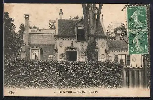AK Chatou, Pavillon Henri IV derrière une haie de lierre