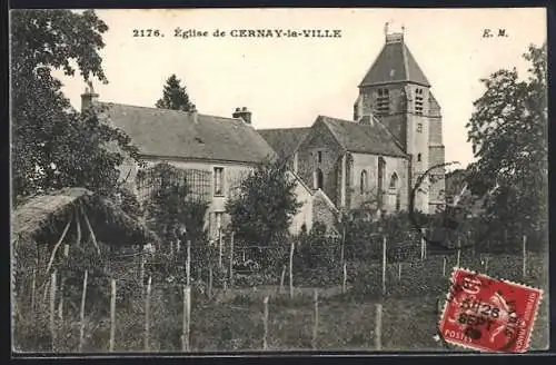 AK Cernay-la-Ville, Église de Cernay-la-Ville avec jardin au premier plan