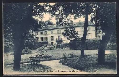 AK Évecquemont, Le Château entouré de jardins verdoyants