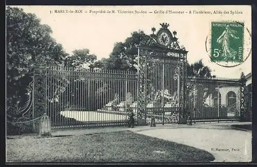 AK Marly-le-Roi, Propriété de M. Victorien Sardou, Grille d`Honneur, Allée des Sphinx