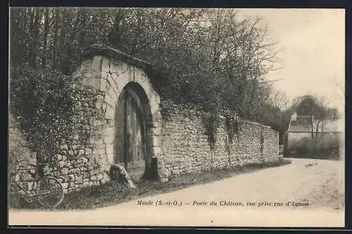 AK Maulé, Porte du Château, vue prise rue d`Agnou
