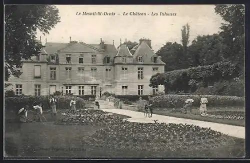 AK Le Mesnil-Saint-Denis, Le Château et Les Pelouses animées par les jardiniers