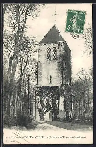 AK Condé-sur-Vesgre, Chapelle du Château de Grandchamp entourée d`arbres en hiver