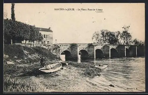 AK Mantes-la-Jolie, Le Vieux Pont de Limay avec barques au bord de l`eau
