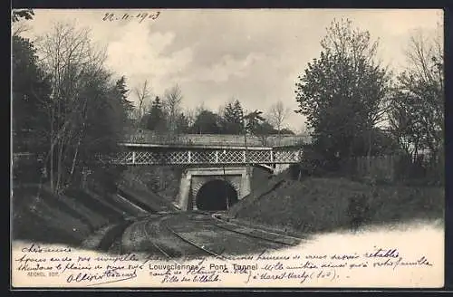 AK Louveciennes, Pont et tunnel ferroviaire entourés d`arbres