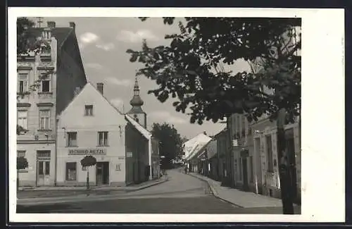 AK Kamenice nad Lipou, Strassenpartie mit Gewerbe Richard Metzl