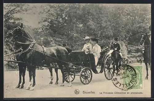 AK Bruxelles, La Princesse Clementine en promenade
