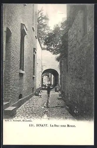 AK Dinant, La Rue sous Meuse