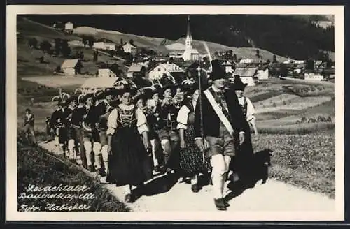 AK Lesachtal, Parade der Bauernkapelle in Tracht