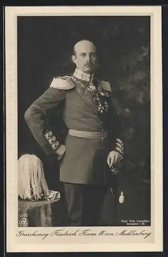 AK Uniformfoto Grossherzog Friedrich Franz IV. von Mecklenburg-Schwerin mit Tschako