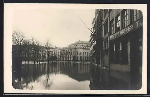 Foto-AK Liege, Hochwasser, Strassen unter Wasser