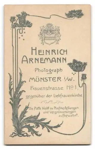 Fotografie H. Arnemann, Münster i. W., älterer Student im vollen Wichs mit Schläger und Couleur