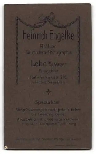 Fotografie Heinrich Engelke, Lehe, kleines Kind mit Puppe im Arm
