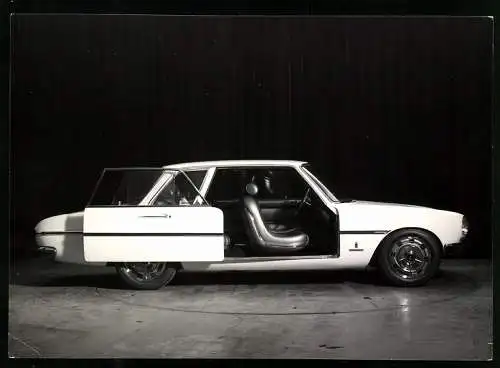 Fotografie Auto Pininfarina Modello PF Sigma, Limousine Prototyp mit Schiebetür, Carrozzeria Pininfarina - Torino