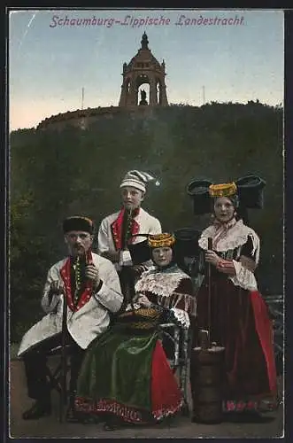 AK Zwei Paare in Schaumburg-Lippischer Tracht vor Turm