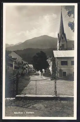 AK Mauthen im Gailtale, Strassenansicht mit Kirche