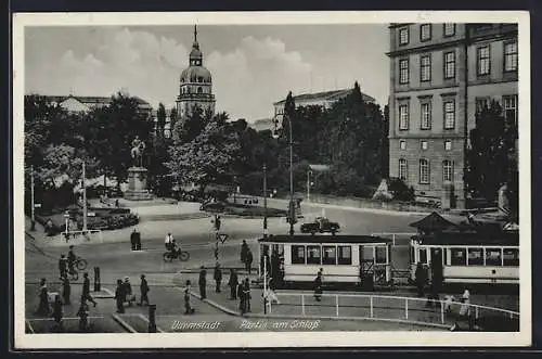 AK Darmstadt, Partie am Schloss mit Strassenbahn