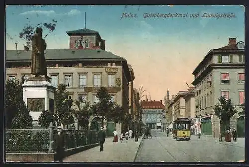 AK Mainz, Gutenbergdenkmal mit Ludwigstrasse und Strassenbahn