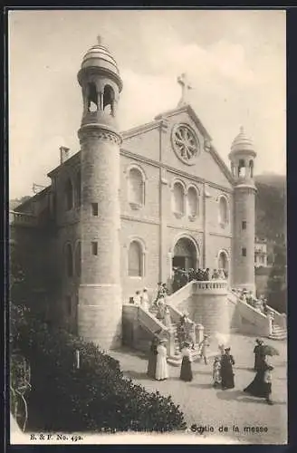 AK Montreux, l'Eglise catholique, Sortie de la messe