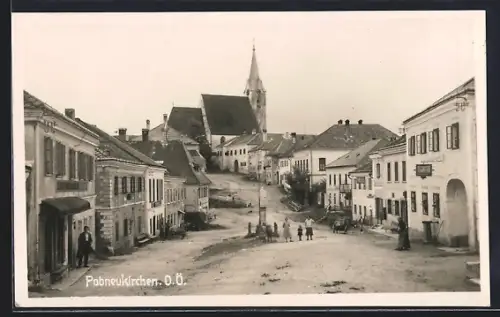 AK Pabneukirchen, Strassenpartie mit Blick zur Kirche